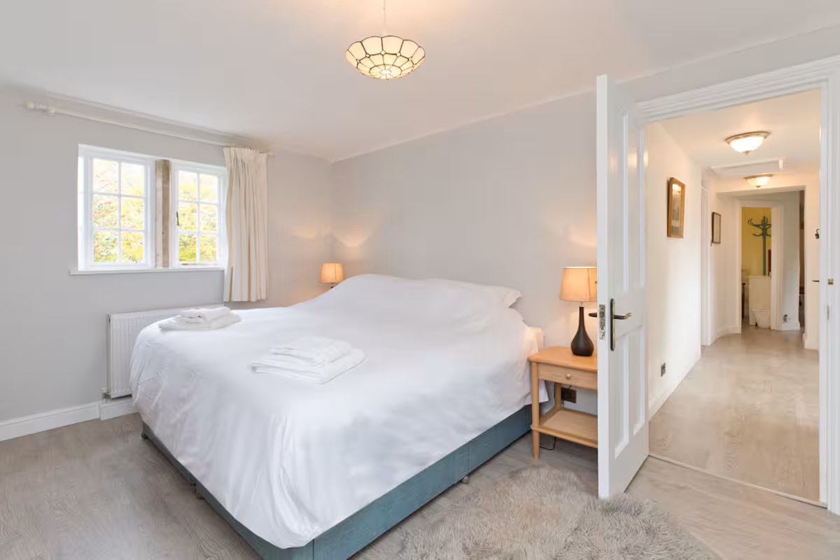 Family Stay at Cotswolds Cottage - Image 7