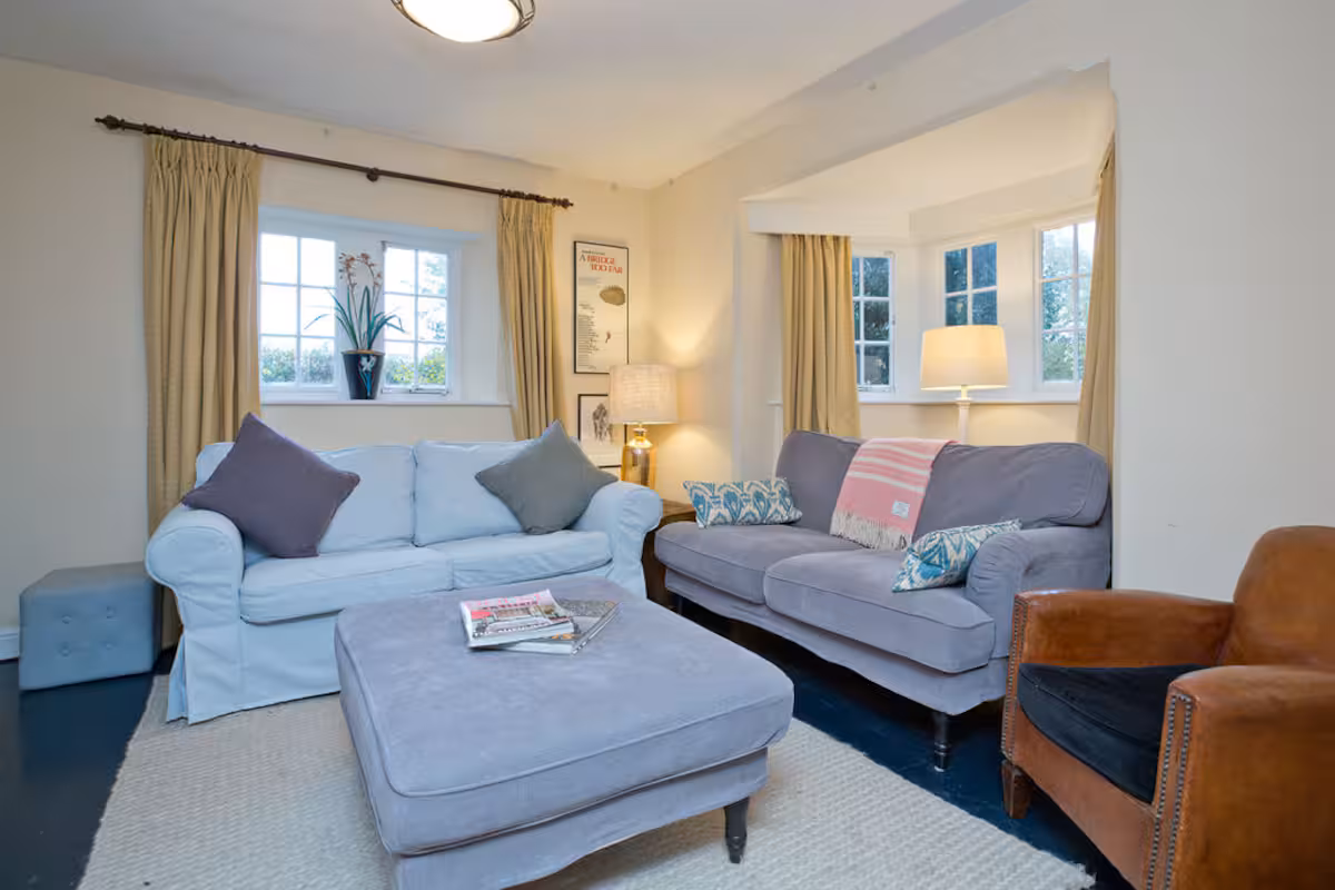 Family Stay at Cotswolds Cottage - Image 3