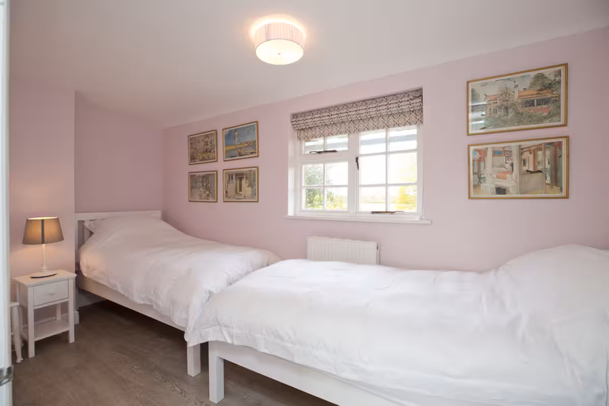 Family Stay at Cotswolds Cottage - Image 6