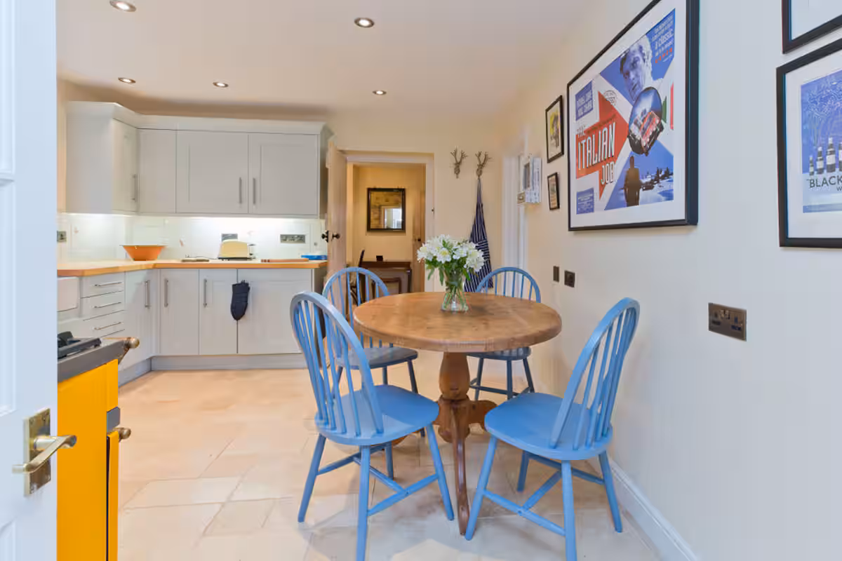 Family Stay at Cotswolds Cottage - Image 8